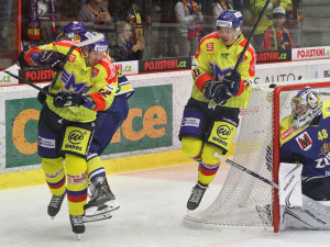 Při tomto střetu utrpěl Jiří Šimánek nepříjemný zásah hokejkou do krku