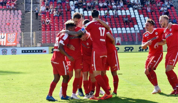 Zbrojovka po infarktovém závěru udolala Hradec. V tabulce poskočila na páté místo