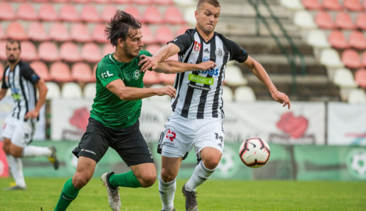 Slovan po třech zápasech opět naplno bodoval. Budějckému Dynamu nastřílel čtyři branky