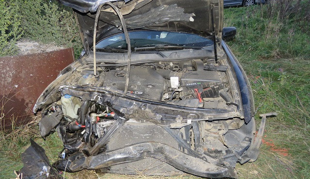 FOTO: Řidič Seatu nezvládl řízení a vylétl ze silnice, hodinu po nehodě nadýchal tři promile