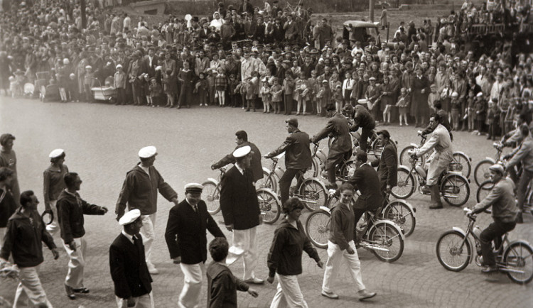 DRBNA HISTORIČKA: Moped z Motoru se dostal do oblasti populární hudby