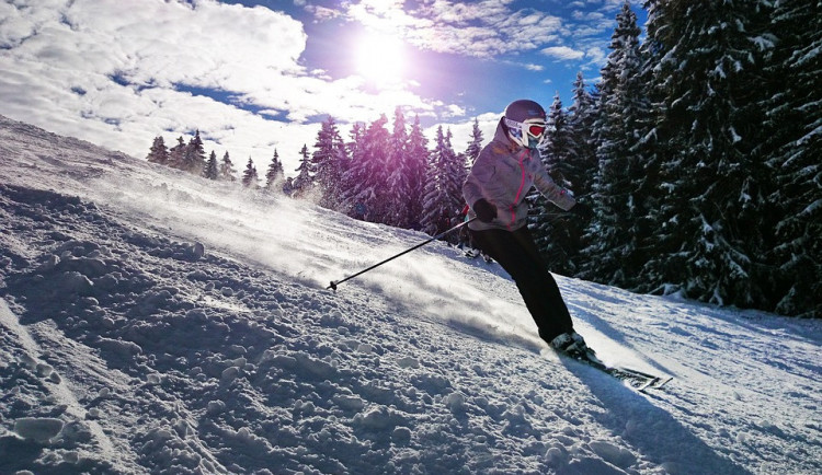 Skiareál Lipno staví nové sjezdovky a lanovku