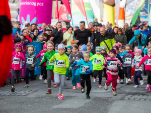 Night Run a Avon běh finišují, běží do Českých Budějovic