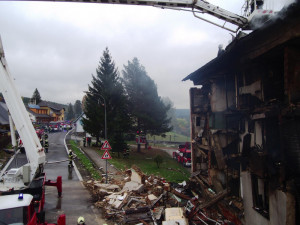 Domy v Lenoře, které nezasáhl požár, nečeká demolice