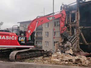 Domy v Lenoře, které nezasáhl požár, nečeká demolice