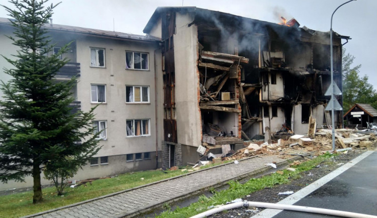 Domy v Lenoře, které nezasáhl požár, nečeká demolice