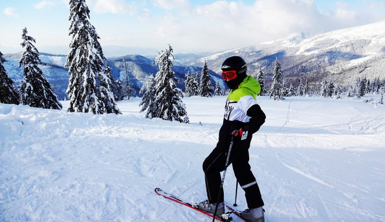 Lipno mírně zdraží některé skipasy, Zadov drží loňské ceny