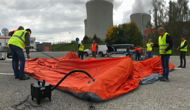 Stavbu stanu do extrémních podmínek si procvičili v Temelíně