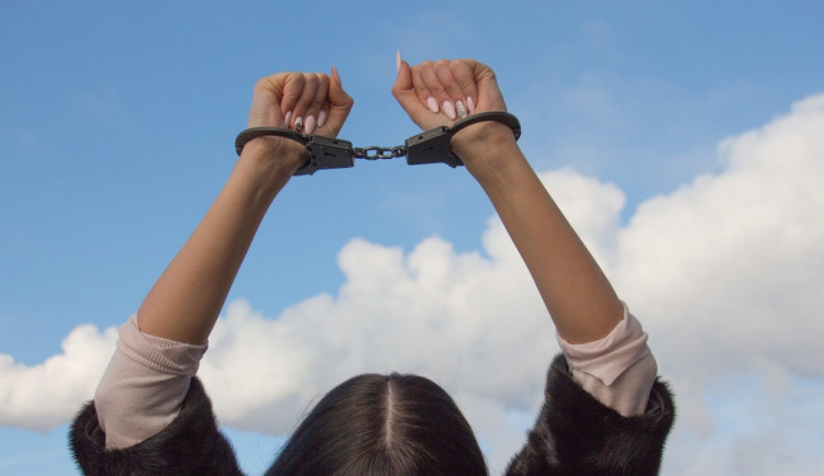 Mladá žena podezřelá z vraždy miminka v Brně už sedí ve vazbě