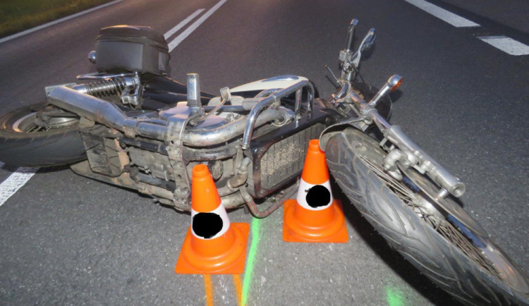 K nehodě došlo deset minut před půl pátou odpoledne na silnici I/22 mezi obcemi Horní a Dolní Poříčí na Strakonicku. Při nehodě zemřel osmačtyřicetiletý motorkář.