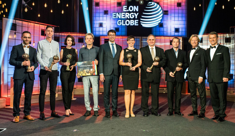 Společná fotografie všech vítězů