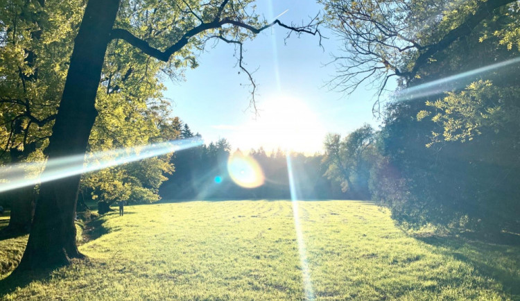 Teplotní rekord byl dnes překonán také na čtyřech stanicích měřících déle než 100 let, a to v Klatovech, Českých Budějovicích-Rožnově, na stanici Tábor-Měšice a na Milešovce.
