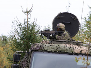 Hodnotitelé z NATO sledovali v Boleticích, jak strakoničtí vojáci  bojují se vzdušným protivníkem