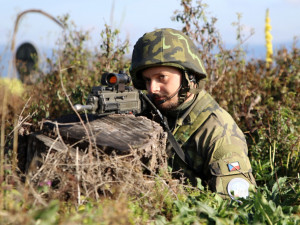 Hodnotitelé z NATO sledovali v Boleticích, jak strakoničtí vojáci  bojují se vzdušným protivníkem