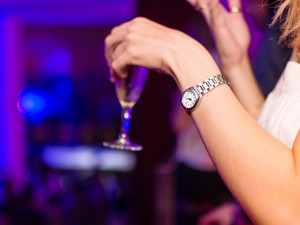 Strážníci si posvítili na podávání alkoholu mladistvým, jeden z klubů uzamkl před hlídkou dveře