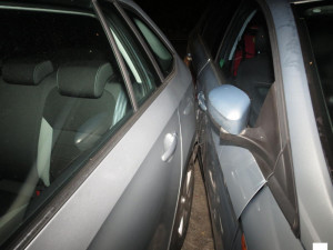 Řidič osobáku poškodil pět aut, od nehody odešel. Škoda je nejméně 600 tisíc korun