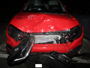 Řidič osobáku poškodil pět aut, od nehody odešel. Škoda je nejméně 600 tisíc korun