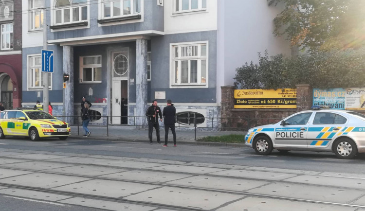 Střelba v Brně: policisté případ vyšetřují jako vraždu. Hlavním podezřelým je postřelený muž