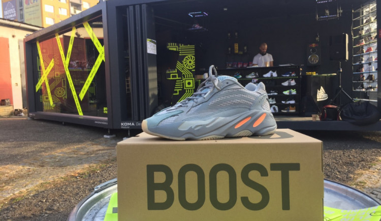 Adidas YEEZY Boost 700 V2