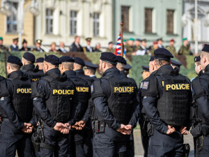 České Budějovice si připomněli 101. výročí vzniku republiky vojenskou přehlídkou