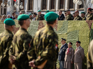 České Budějovice si připomněli 101. výročí vzniku republiky vojenskou přehlídkou