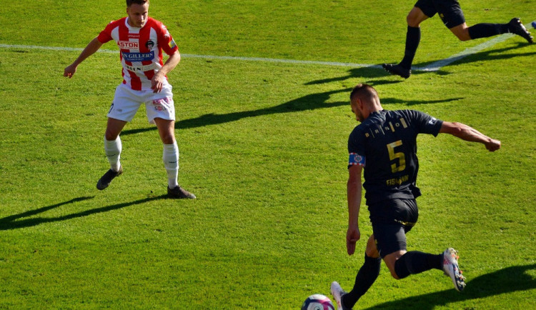 Zbrojovka padla na Žižkově. Líšeň doma přejela Vítkovice rozdílem třídy