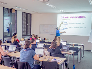 Hodíte se do IT? Czechitas vám pomůžou obrátit kariéru naruby