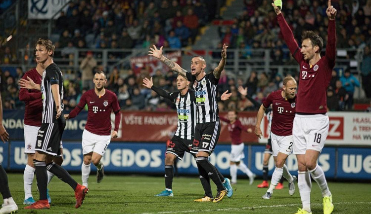 Dynamo končí po debaklu v domácím poháru. Sparta si odváží postup po vítězství 4:0.