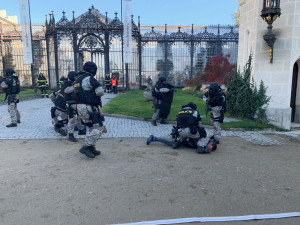 Výbuch, křik a desítky zraněných. Cvičení na Hluboké simulovalo zásah u exploze