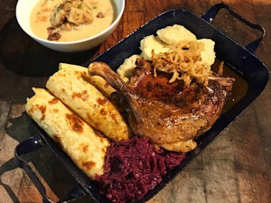 Restaurace Pizza Coloseum otevírá každý pracovní den už v 8:00, o víkendech o dvě hodiny později a zavírá ve 22:00.