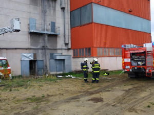 Písečtí hasiči za sebou mají dvě taktická cvičení, v jednom případě spadl člověk do sila
