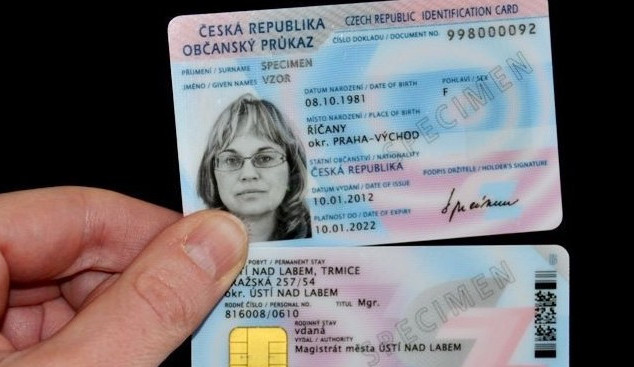 Rodná čísla nebudou v občanských průkazech až od roku 2022