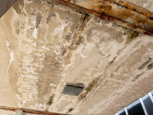 Město odstraní přístřešky na Šumavě. Jsou v havarijním stavu