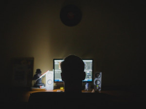 Mladý cizinec má na kontě přes devadesát podvodů. Přišel si na skoro půl milionu korun