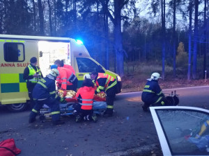 Při vážné nehodě na Táborsku zůstal v autě zaklíněny řidič