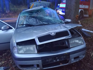 Při vážné nehodě na Táborsku zůstal v autě zaklíněny řidič