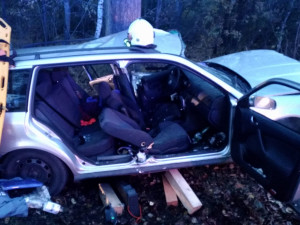 Při vážné nehodě na Táborsku zůstal v autě zaklíněny řidič