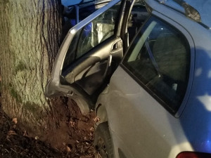Při vážné nehodě na Táborsku zůstal v autě zaklíněny řidič