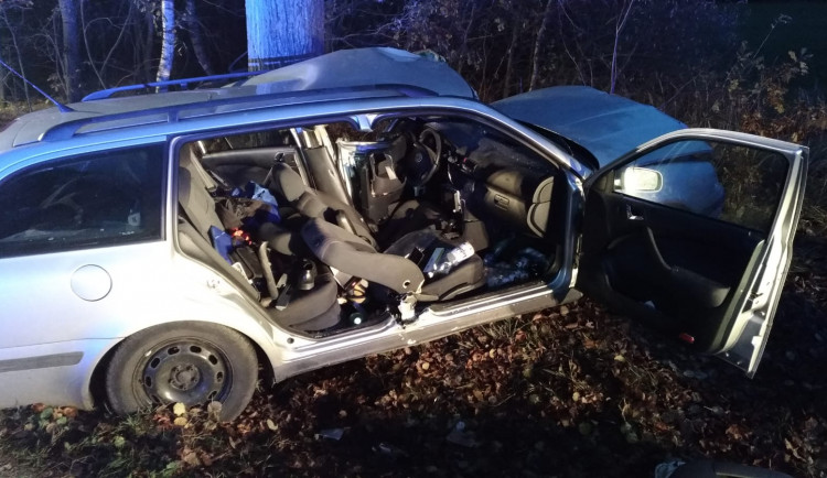 Při vážné nehodě na Táborsku zůstal v autě zaklíněny řidič