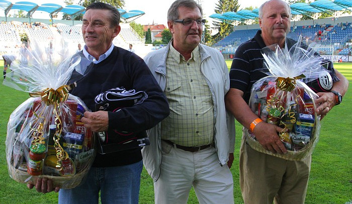 Adolf Havel (vlevo) a Jiří Vlček (vpravo). Oba při uvedené do síně slávy SK Dynamo ČB.