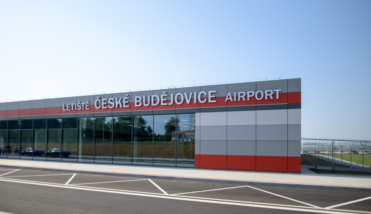 Budějce do letiště příští rok investují kolem 36 milionů. Podíl ale chtějí stále prodat