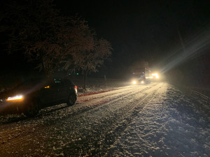 První letošní sníh v noci zkomplikoval dopravu na Strážný