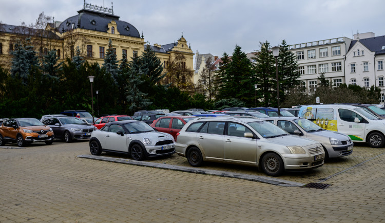 Parkoviště na Senovážném by se mohlo v budoucnu přesunout pod zem.