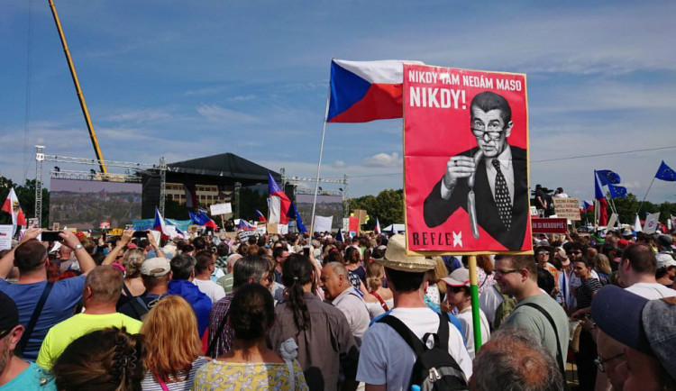 Demonstrace 23. června na Letné