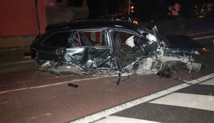 Cesta z „maturáku“ skončila vážnou dopravnou nehodou, řidič byl opilý