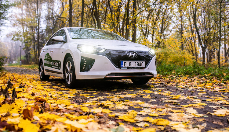 Ekologický a zábavný. Elektromobil Ioniq poutá pozornost nejen vzhledem