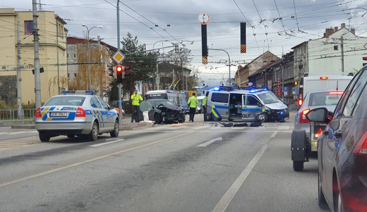 U nádraží komplikují provoz dvě dopravní nehody