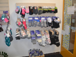 Pod stromečkem nemůžou chybět ponožky.