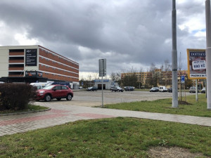 Místo kamionů zaparkují na Vltavě osobní auta