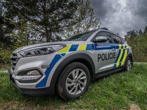Policie pátrá po řidiči, který měl v Čechovce srazit muže